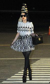 明星出游机场图片,随性出游，镜头下的自在风采