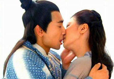 男明星舌吻女明星,现场画面引热议